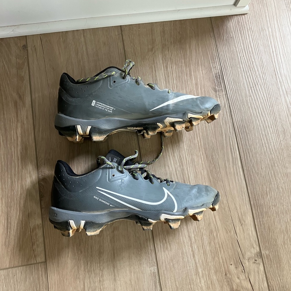 Nike Gray Hyperdiamond Women’s Softball Cleats